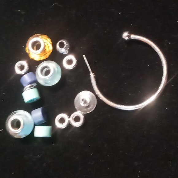 Glass beaded charm earrings . Interchangable beads 3/4 hoop. Stainless steel - Picture 8 of 8